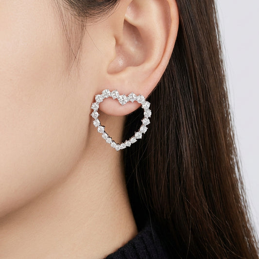 Orecchini LOVE a Cuore con Zirconi Bianchi in Argento